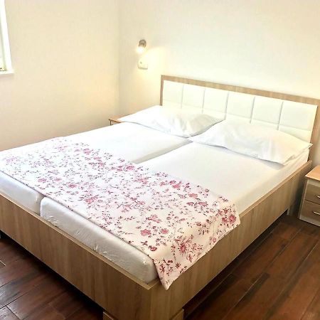 Apartmani Maki Omis Luaran gambar