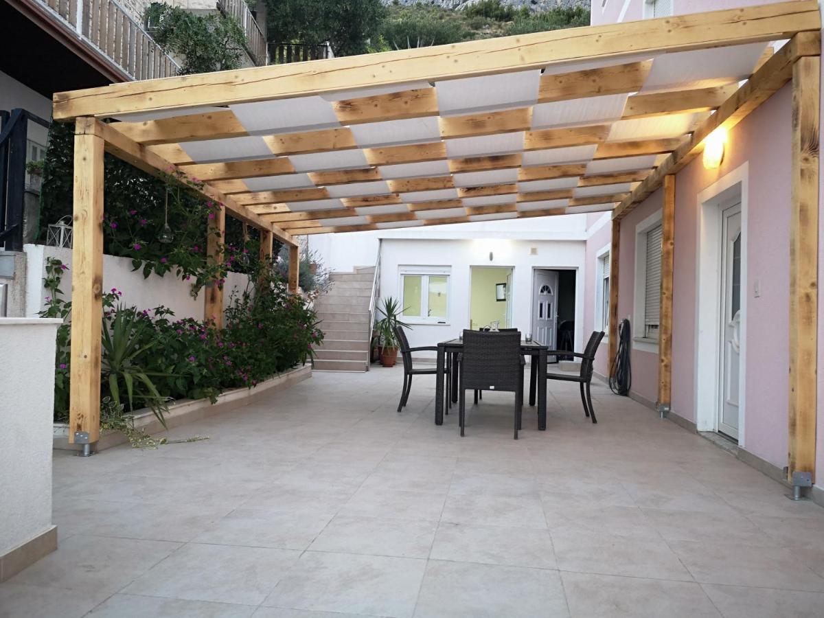 Apartmani Maki Omis Luaran gambar