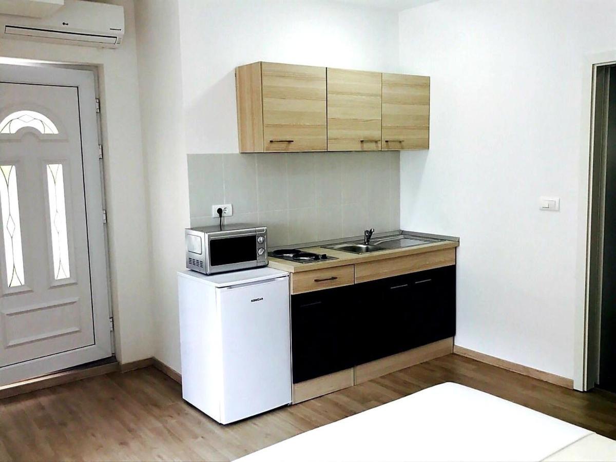 Apartmani Maki Omis Luaran gambar