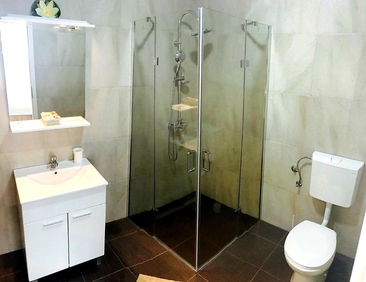 Apartmani Maki Omis Luaran gambar