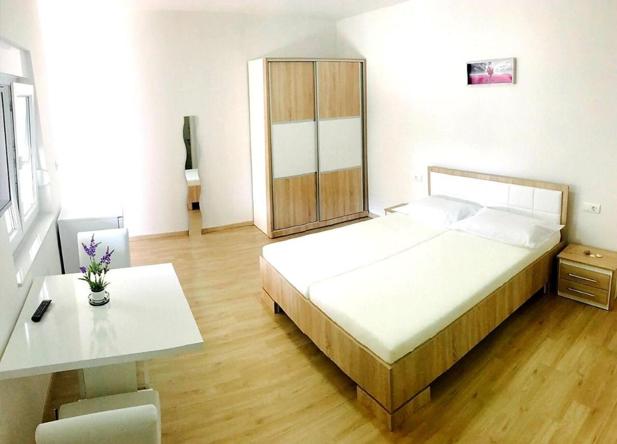 Apartmani Maki Omis Luaran gambar