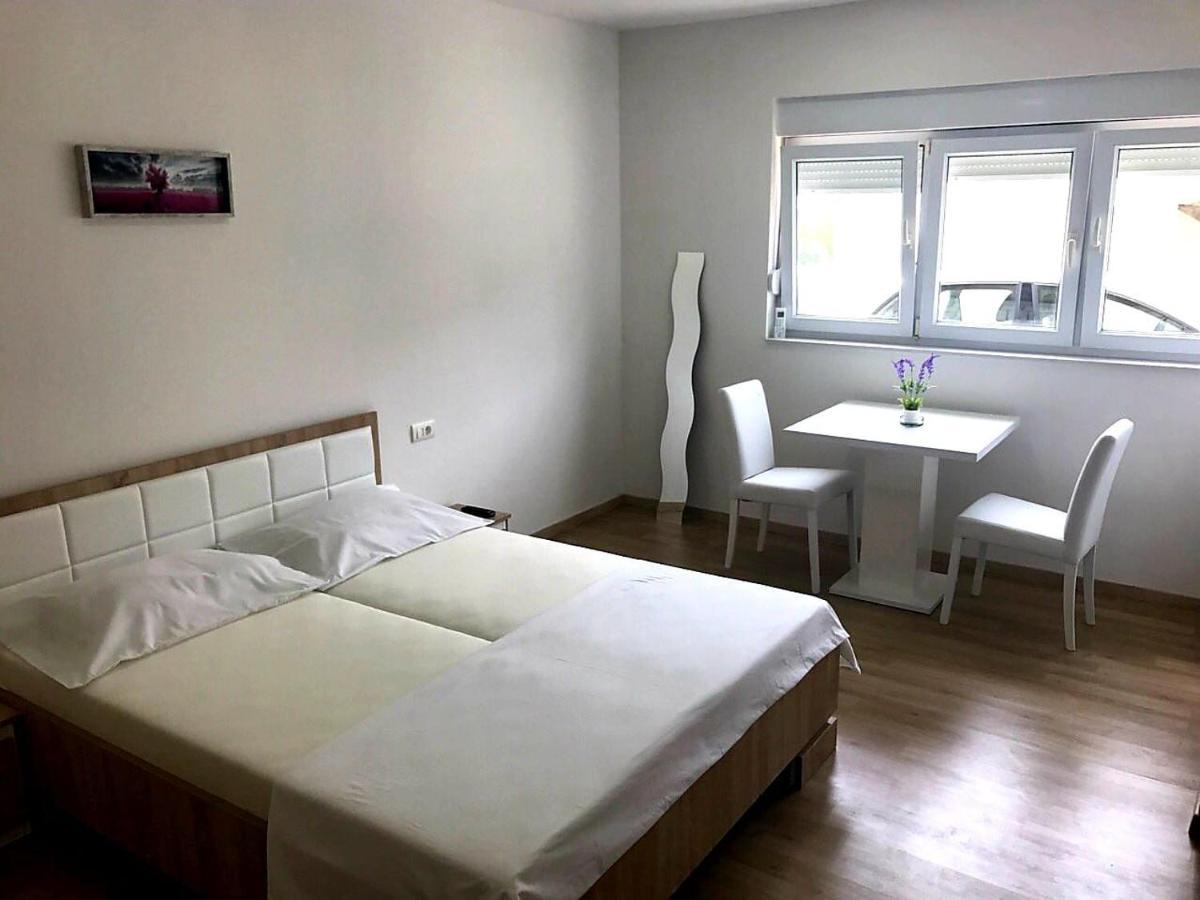 Apartmani Maki Omis Luaran gambar