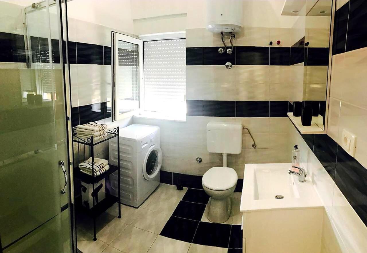 Apartmani Maki Omis Luaran gambar