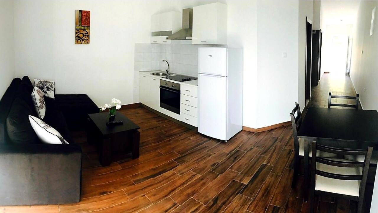 Apartmani Maki Omis Luaran gambar