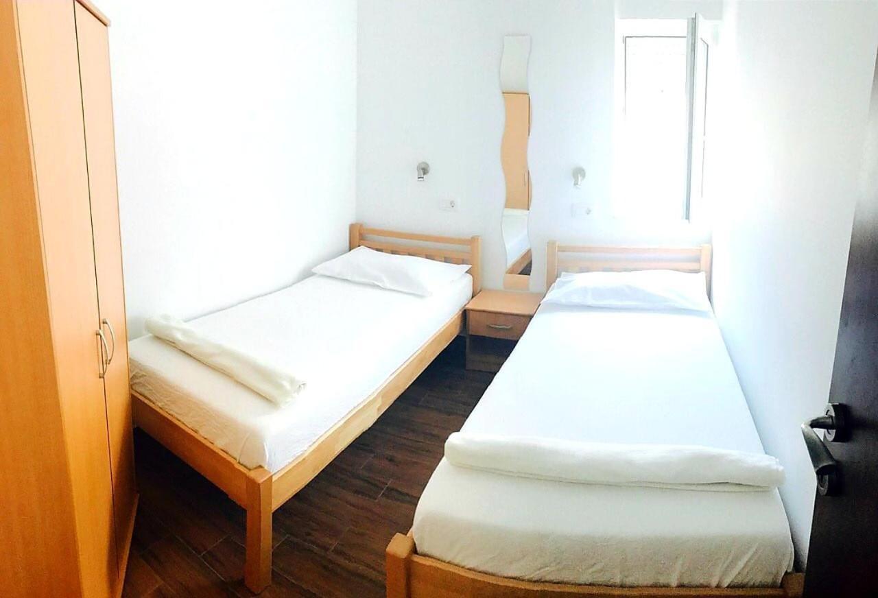 Apartmani Maki Omis Luaran gambar