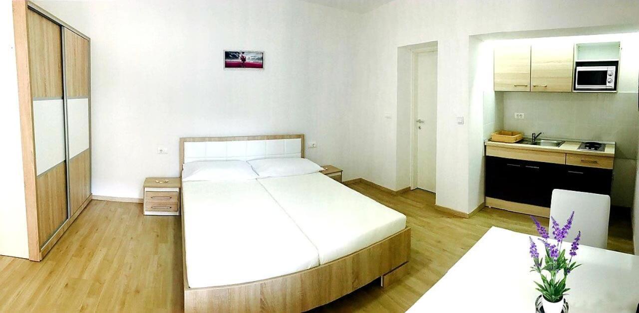 Apartmani Maki Omis Luaran gambar