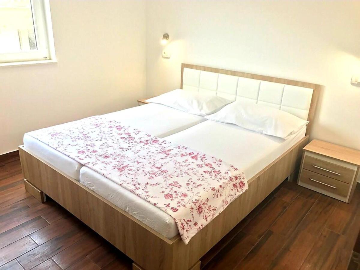 Apartmani Maki Omis Luaran gambar